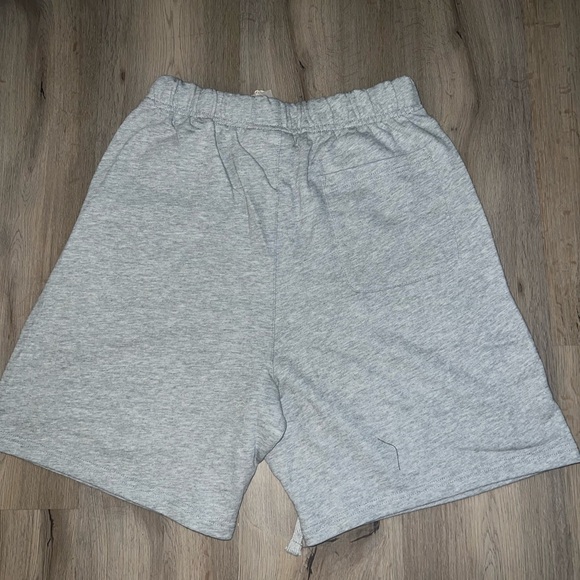*SEND BEST OFFER* Essentials Fear Of God shorts Size large - Picture 2 of 6